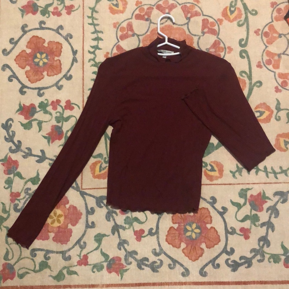 Maroon turtle neck shirt